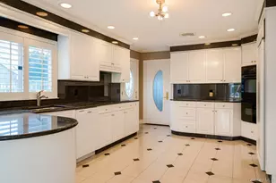 130 Wampum Ln, West Islip, NY 11795 - Photo 12