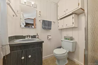 25 Raymond Street, Rockville Centre, NY 11570 - Photo 14