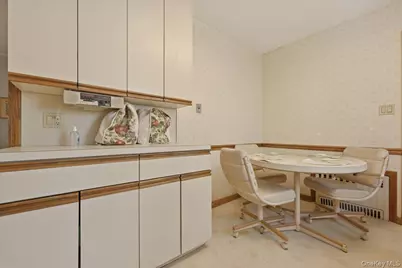 25 Raymond Street, Rockville Centre, NY 11570 - Photo 12