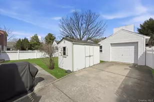 25 Raymond St, Rockville Centre, NY 11570 - Photo 22