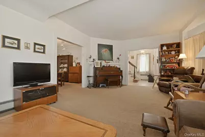 25 Raymond Street, Rockville Centre, NY 11570 - Photo 6