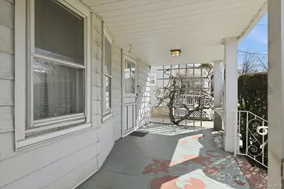 25 Raymond Street, Rockville Centre, NY 11570 - Photo 2