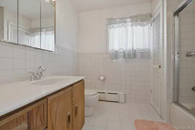 25 Raymond Street, Rockville Centre, NY 11570 - Photo 18