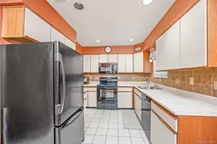 117 Laurel Ln, Wantagh, NY 11793 - Photo 4