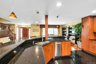 2043 Ripley, Merrick, NY 11566 - Photo 12