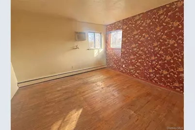 192 Ferraris Street, Copiague, NY 11726 - Photo 14