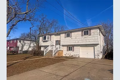 192 Ferraris Street, Copiague, NY 11726 - Photo 2