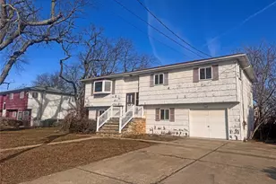 192 Ferraris St, Copiague, NY 11726 - Photo 2