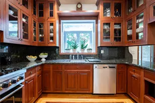 3 West Dr, Manhasset, NY 11030 - Photo 10