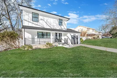 39 E Lyons Street, Melville, NY 11747 - Photo 2