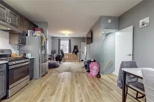 82 Moquette Row N, Yonkers, NY 10703 - Photo 4