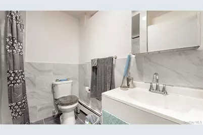 82 Moquette Row N, Yonkers, NY 10703 - Photo 16