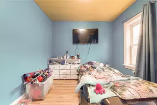 82 Moquette Row N, Yonkers, NY 10703 - Photo 12