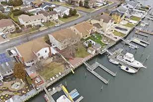 3094 Riverside Dr, Wantagh, NY 11793 - Photo 44