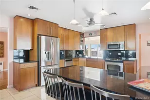 3094 Riverside Dr, Wantagh, NY 11793 - Photo 20