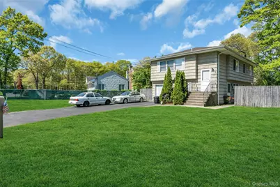 106 Summit Drive, Smithtown, NY 11787 - Photo 2