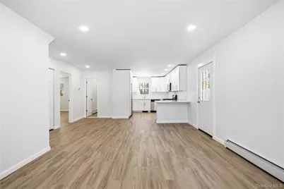 138 Calvert Avenue, Ronkonkoma, NY 11779 - Photo 6