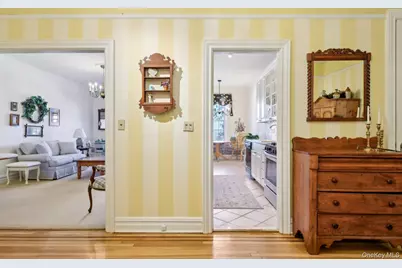 12 Hamilton Place #B5, Garden City, NY 11530 - Photo 4