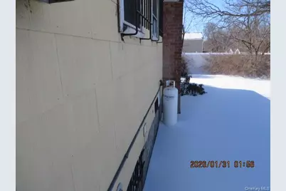 334 Robbins Street, Lindenhurst, NY 11757 - Photo 12