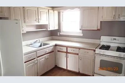 334 Robbins Street, Lindenhurst, NY 11757 - Photo 2