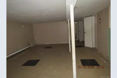 334 Robbins Street, Lindenhurst, NY 11757 - Photo 10