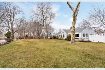 735 Reeve Avenue, Mattituck, NY 11952 - Photo 2