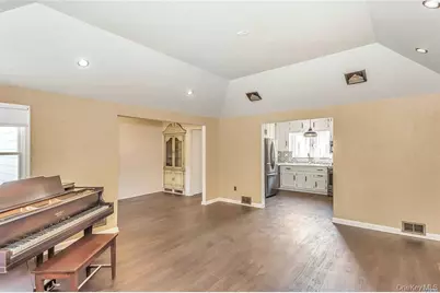 25 Valentine Avenue, Huntington, NY 11743 - Photo 4