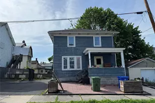 39 Crescent Pl, Middletown, NY 10940 - Photo 2