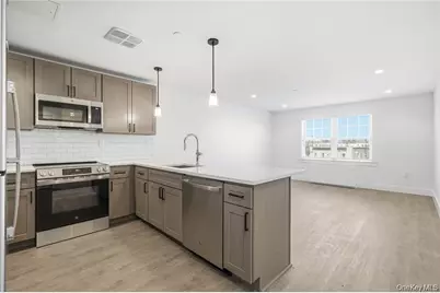 180 Deer Park Avenue #302, Babylon, NY 11702 - Photo 10