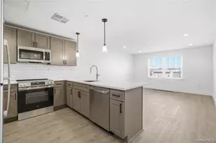 180 Deer Park Ave, Babylon, NY 11702 - Photo 10