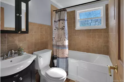 8 Beverly Lane, East Moriches, NY 11940 - Photo 16