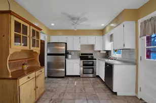 8 Beverly Ln, East Moriches, NY 11940 - Photo 10