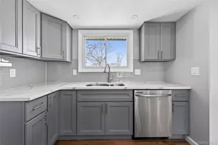 3103 Falcon Ave, Medford, NY 11763 - Photo 10