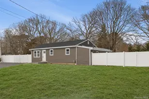 39 E Oakdale St, Bay Shore, NY 11706 - Photo 2