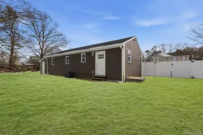 39 E Oakdale Street, Bay Shore, NY 11706 - Photo 26