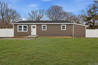 39 E Oakdale Street, Bay Shore, NY 11706 - Photo 1