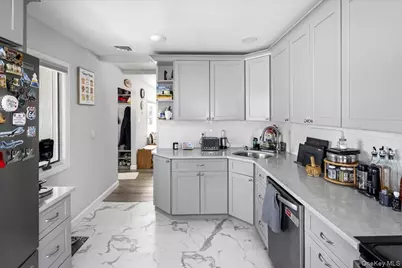 2 Violet Lane, Levittown, NY 11756 - Photo 18