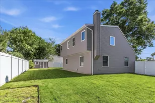 2 Violet Ln, Levittown, NY 11756 - Photo 24