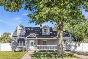 2 Violet Ln, Levittown, NY 11756 - Photo 2