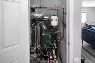 2 Violet Ln, Levittown, NY 11756 - Photo 22