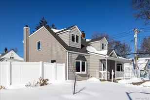 2 Violet Ln, Levittown, NY 11756 - Photo 4