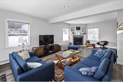 2 Violet Lane, Levittown, NY 11756 - Photo 6