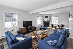 2 Violet Ln, Levittown, NY 11756 - Photo 6