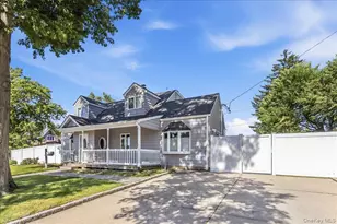 2 Violet Ln, Levittown, NY 11756 - Photo 4