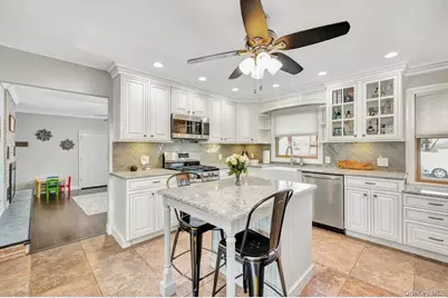 22 Wiggins Street, Ronkonkoma, NY 11779 - Photo 2