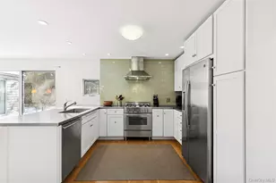 54 Gardiner Dr, Amagansett, NY 11930 - Photo 10