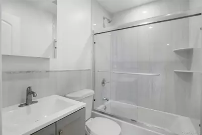 25 Walnut Street, New Rochelle, NY 10801 - Photo 8