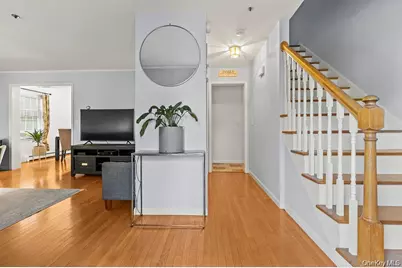 16 Stoneham Place, White Plains, NY 10607 - Photo 4