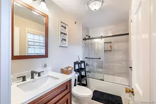 16 Stoneham Pl, White Plains, NY 10607 - Photo 22