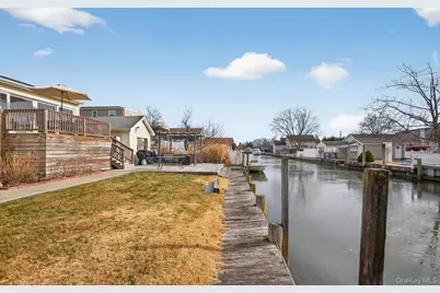 20 Albert Road, Amityville, NY 11701 - Photo 36